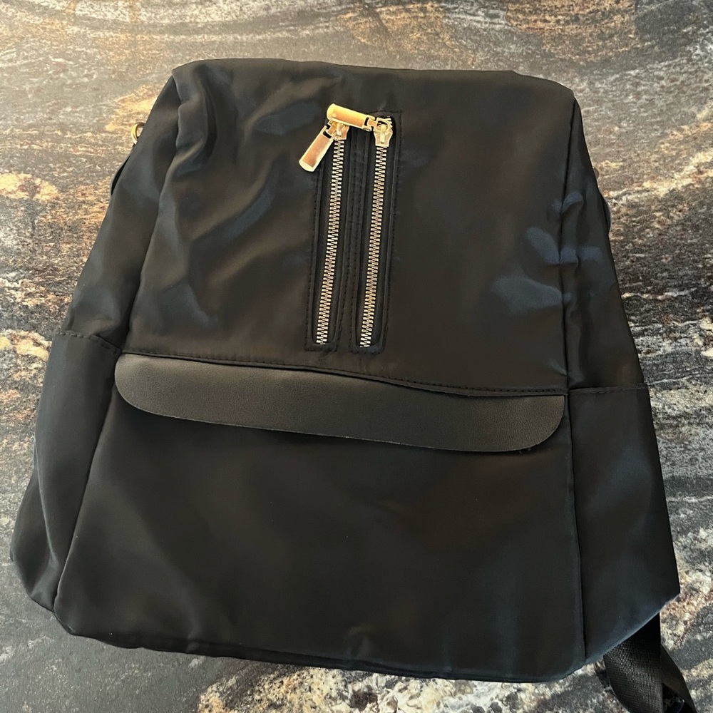 Stylish Black Security Backpack With Multiple Zip… - image 1
